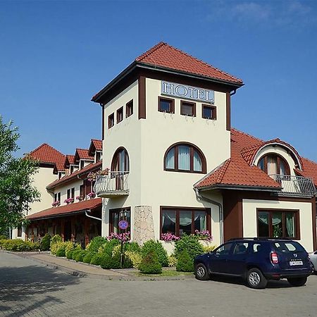 Hotel Tyniecki Красков Екстериор снимка
